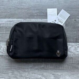 Lululemon Everywhere Belt Bag Black New With Tags Large 1L